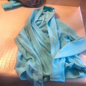 Ivivva by lululemon four count shrug teal size 10